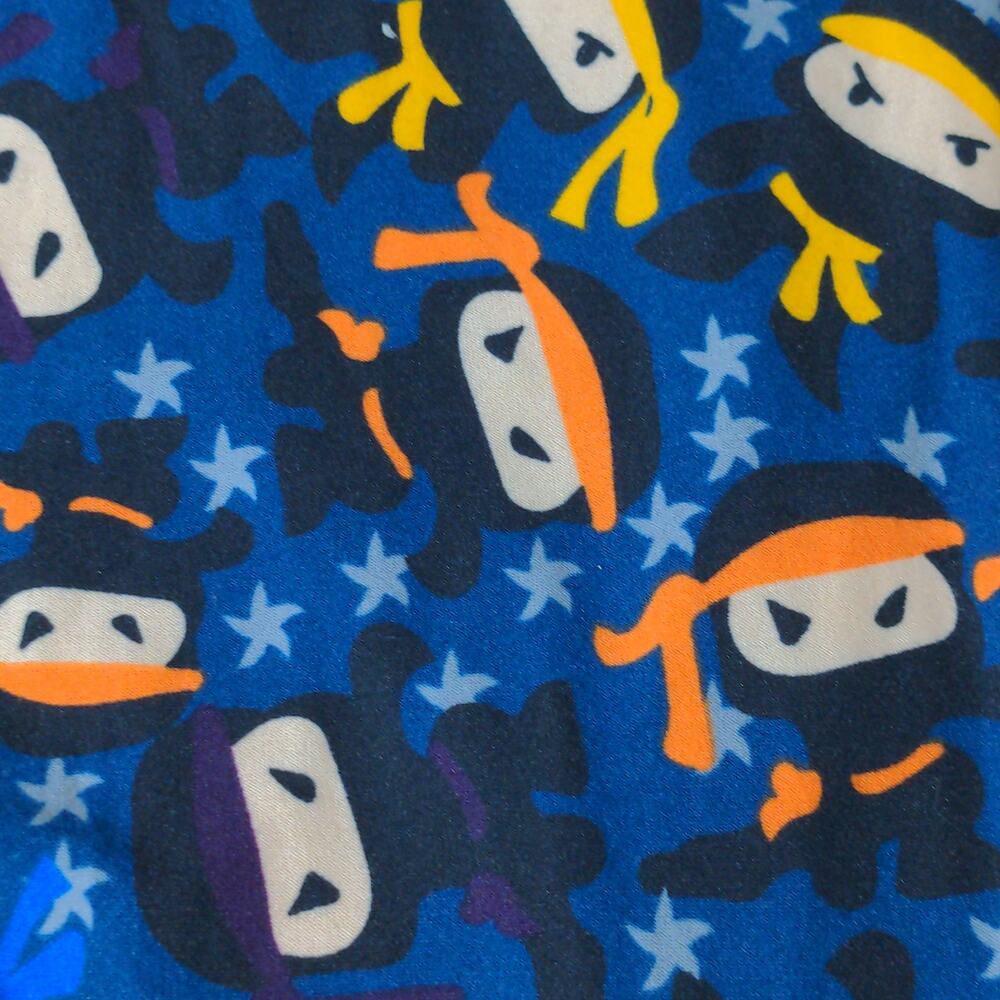 LuLaRoe Leggings in Ninja Print – One Size